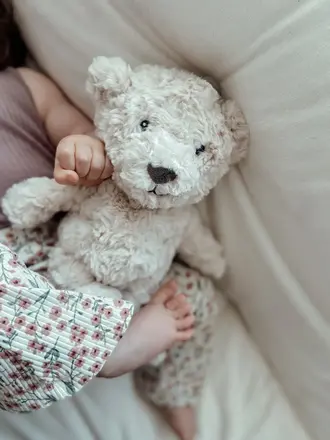 flowamsterdam Lou (beige) - Rechargeable heartbeat comforter