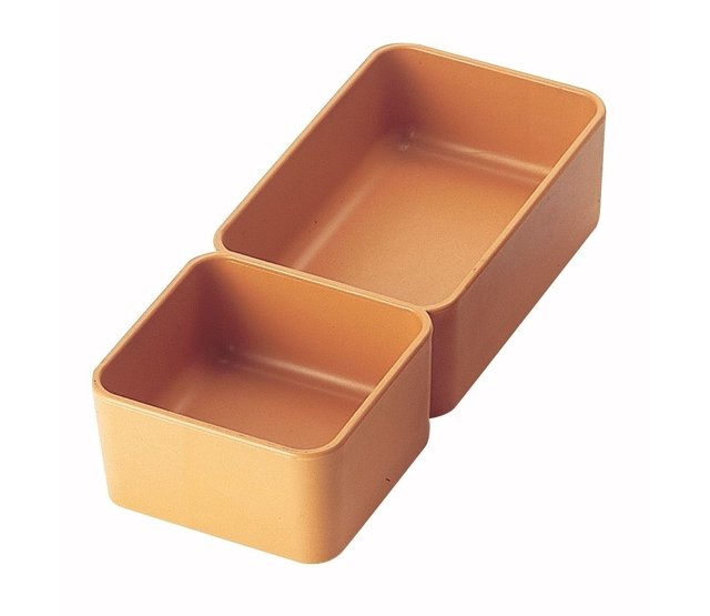 Plastic rabbit feeder