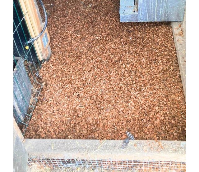 Litière chips de coco 100L 2 en 1 spécial basse-cour CHICK'A Litière chips de coco 100L 2 en 1 spécial basse-cour CHICK'A