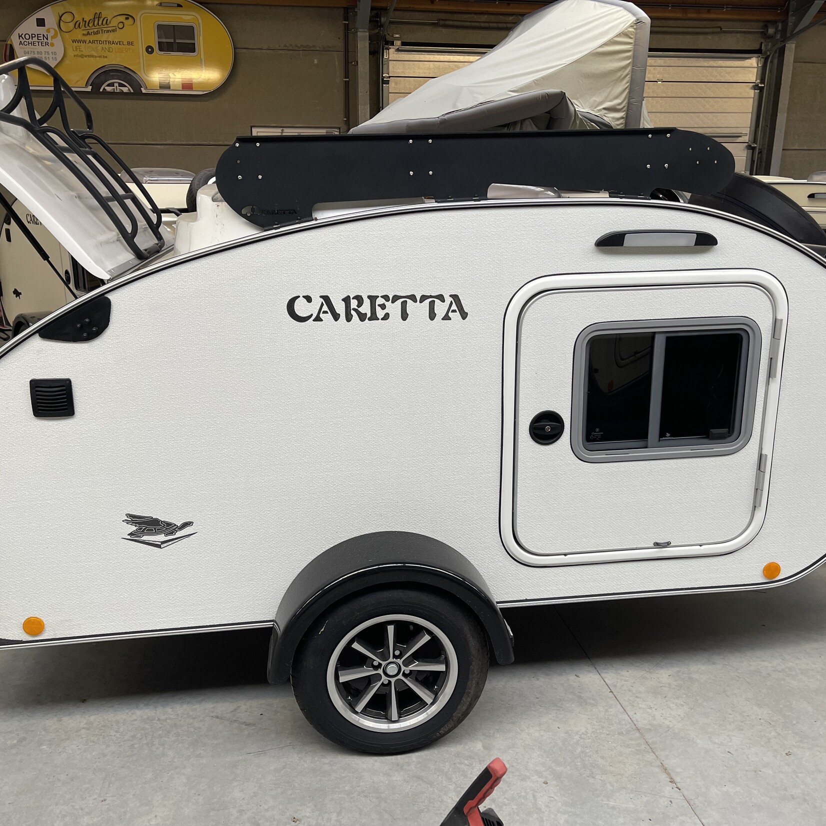 Caretta Caravan Caretta 1500 Wit Stockcaravan met bagagedrager