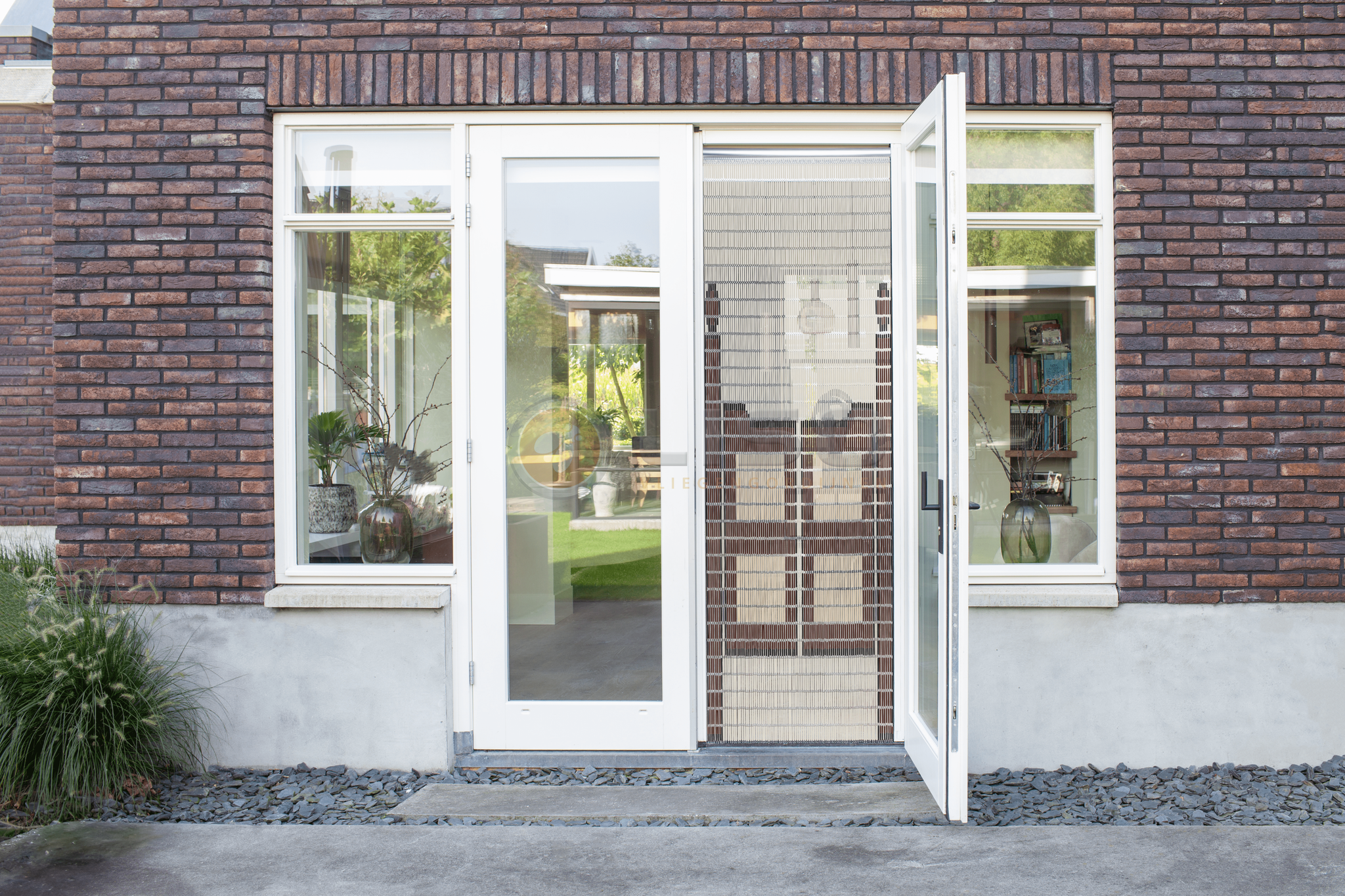 Vliegengordijn Liso met Saloondeurtjes ✔ Doe-het-zelf pakket - Prijs per m²