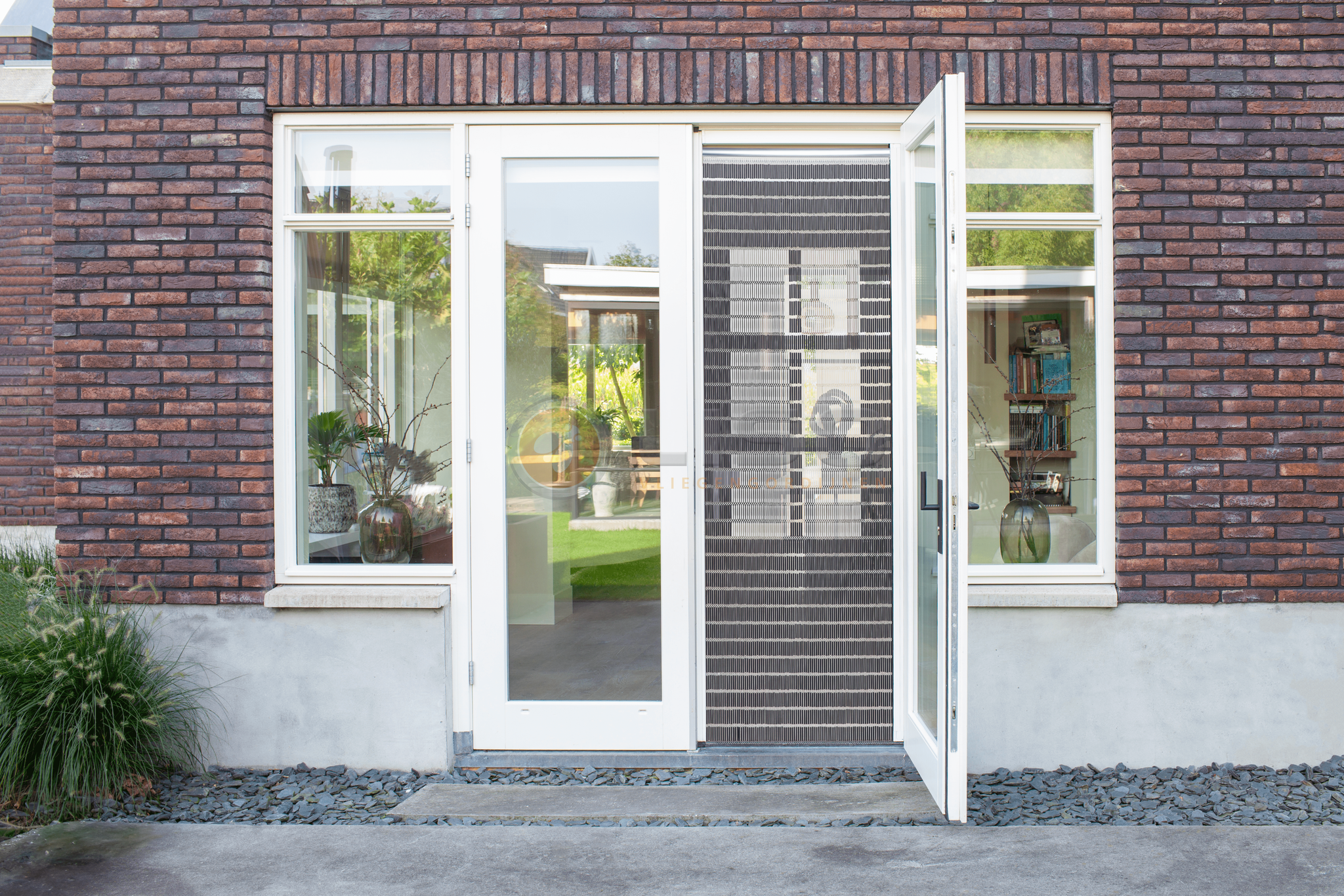 Vliegengordijn Liso met Deur ✔ Doe-het-zelf pakket - Prijs per m²