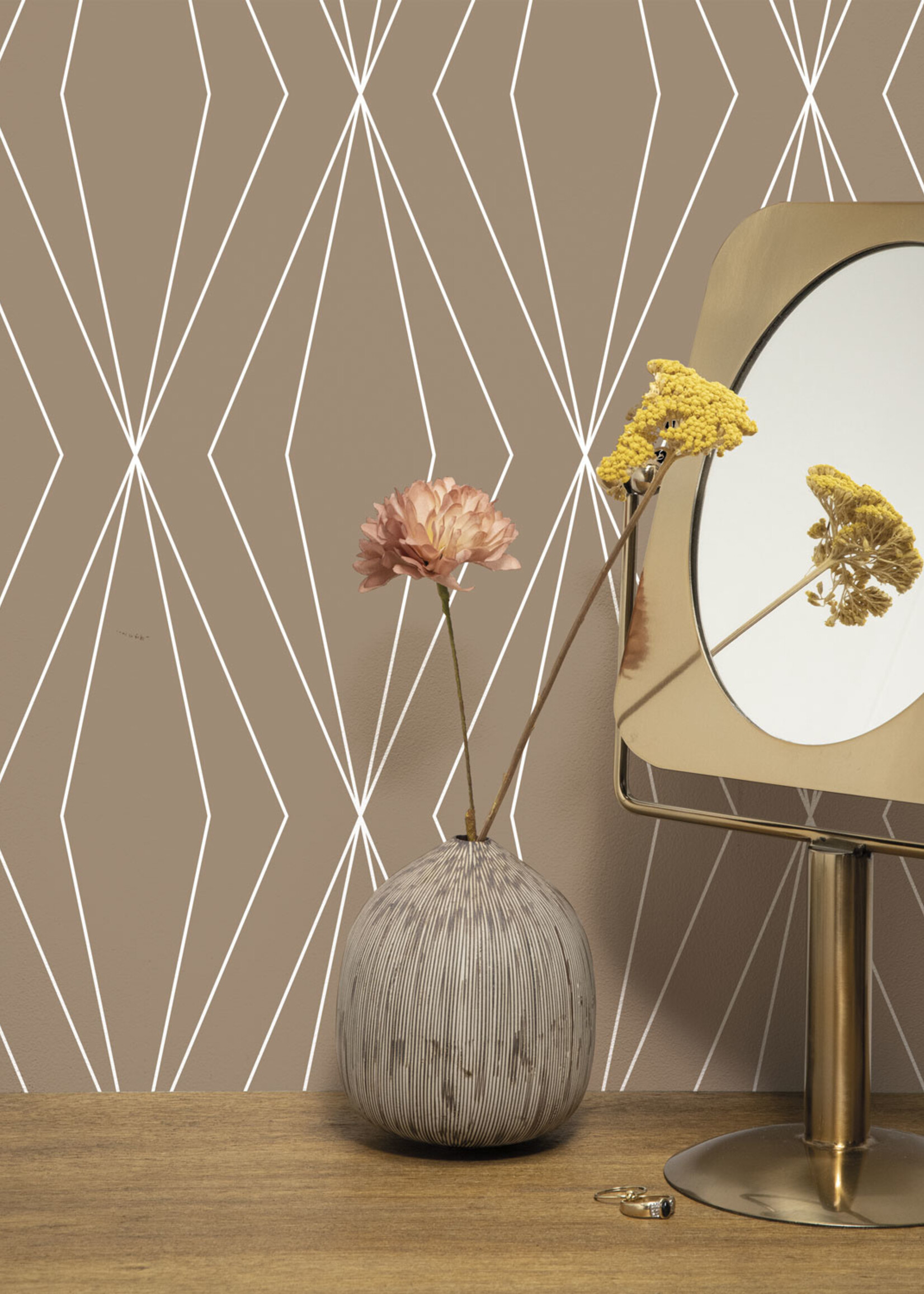 Herhaalbaar Graphic Lines, Tapete mit grafischen Linien, Lehm, 100 x 280 cm