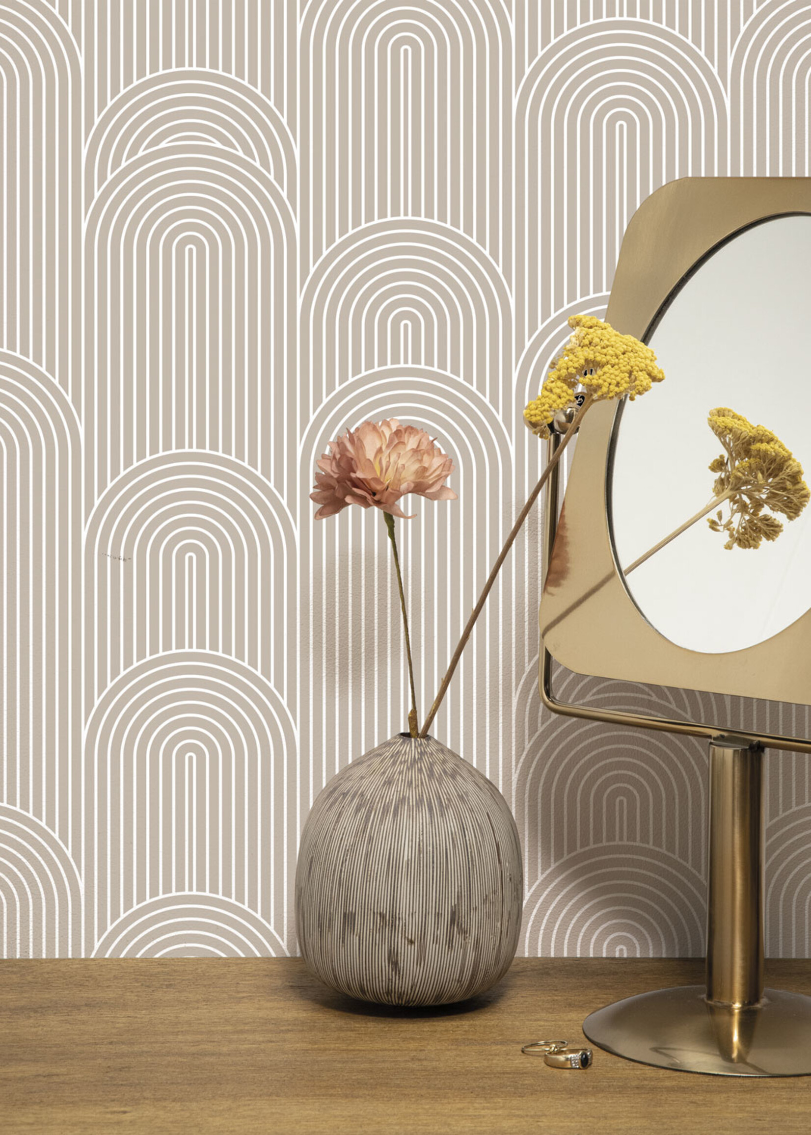 Herhaalbaar Graphic Lines, behang met grafische lijnen, Zand, 100 x 280 cm