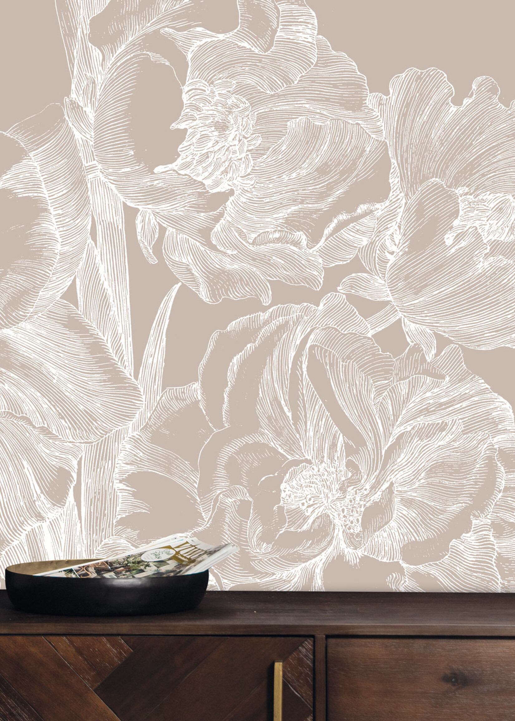 Wandvullend Engraved Flowers, behang met getekende bloemen, Zand