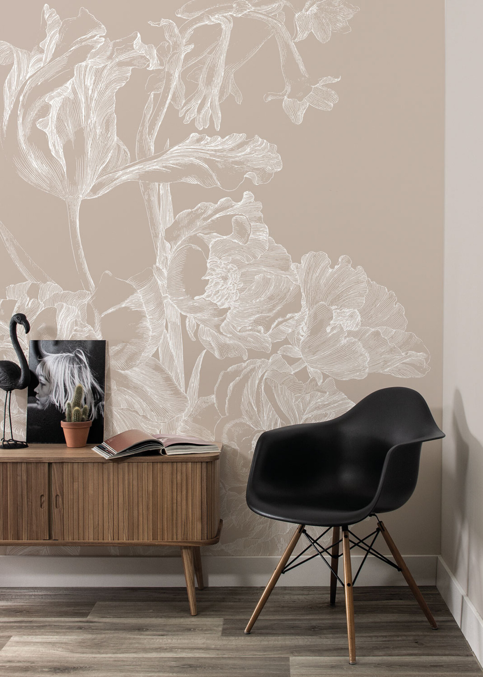 Wandvullend Engraved Flowers, behang met getekende bloemen, Zand