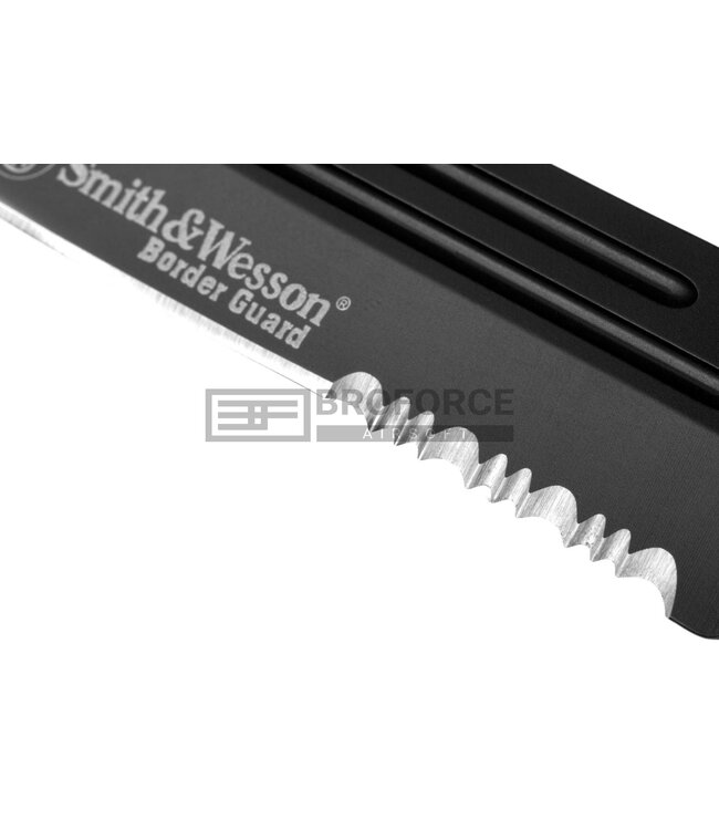 Smith & Wesson Border Guard SWBG2TS Serrated Tanto Folder - Black