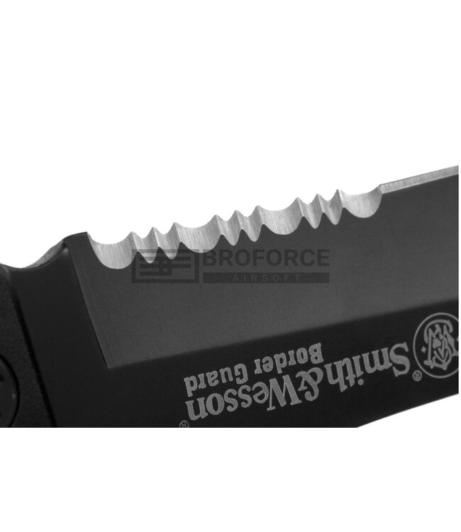Smith & Wesson Border Guard SWBG1S Serrated Folder - Black