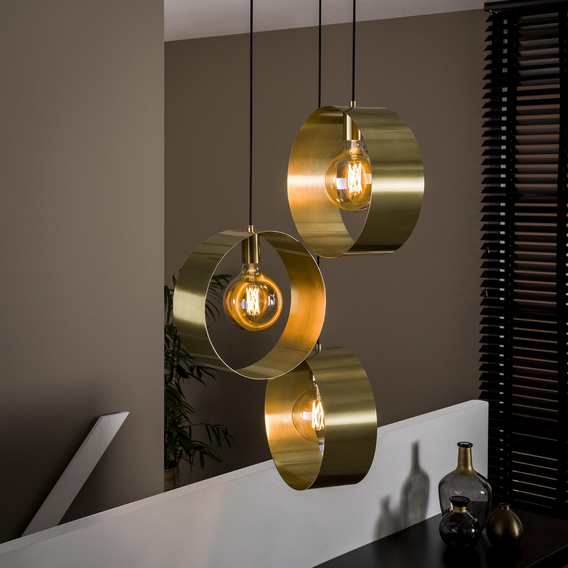 D - Hoyz - Hanglamp Vegas met 3 ronde lampen - Goud afgewerkt - 150cm lang - Getrapt - Industriële Hanglamp voor woonkamer of eetkamer