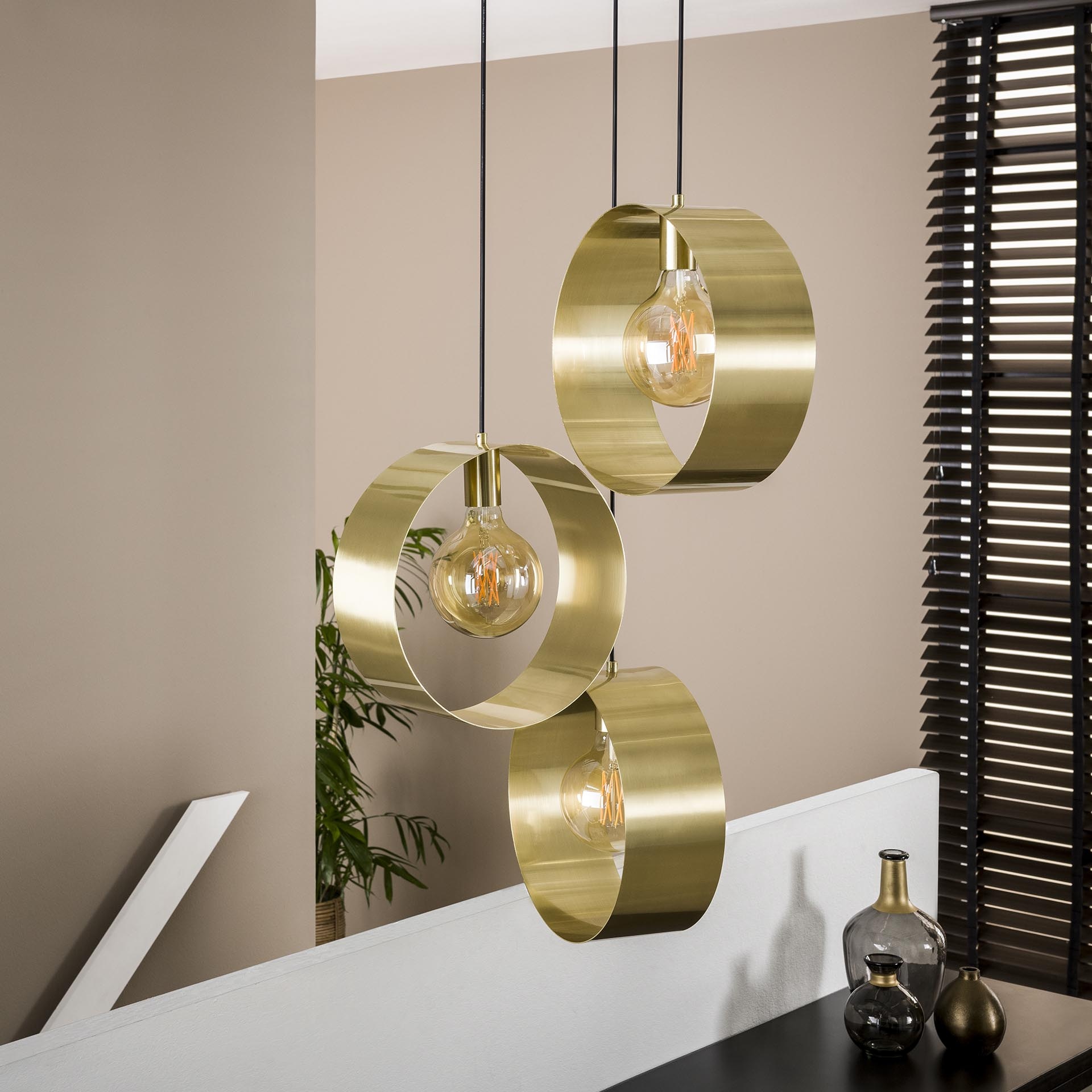 D - Hoyz - Hanglamp Vegas met 3 ronde lampen - Goud afgewerkt - 150cm lang - Getrapt - Industriële Hanglamp voor woonkamer of eetkamer
