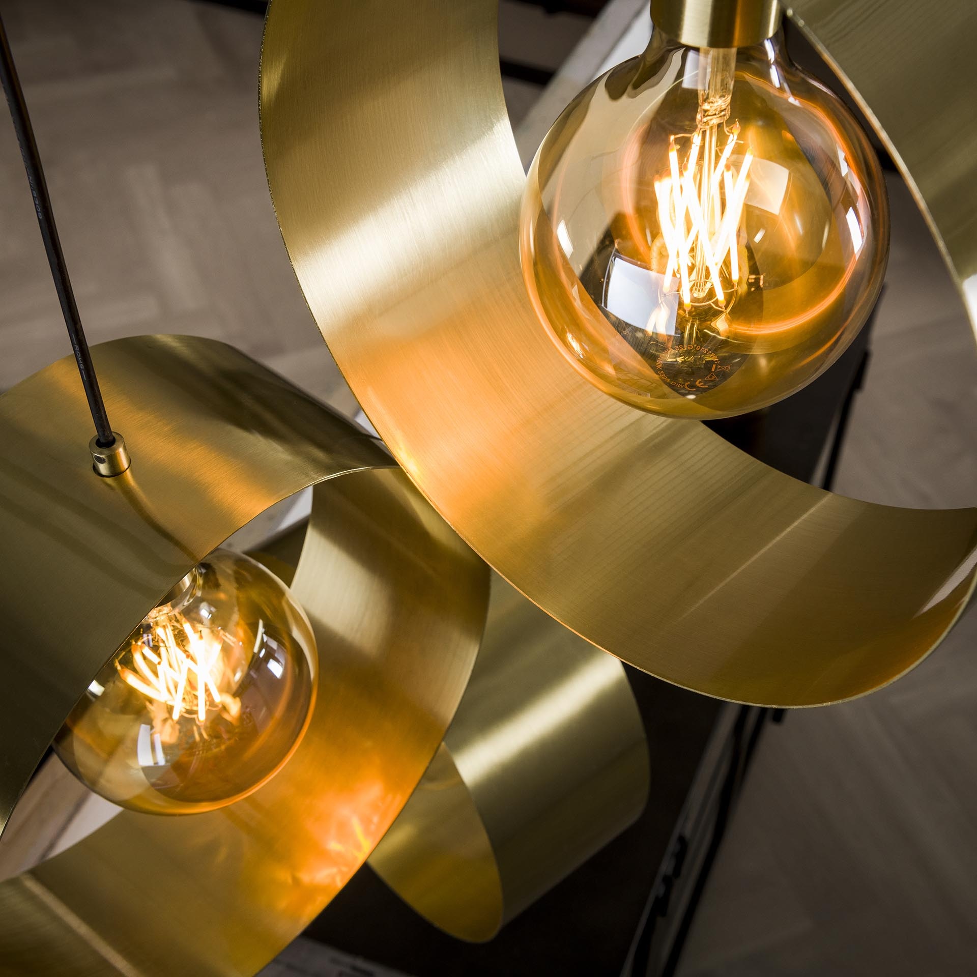 D - Hoyz - Hanglamp Vegas met 3 ronde lampen - Goud afgewerkt - 150cm lang - Getrapt - Industriële Hanglamp voor woonkamer of eetkamer