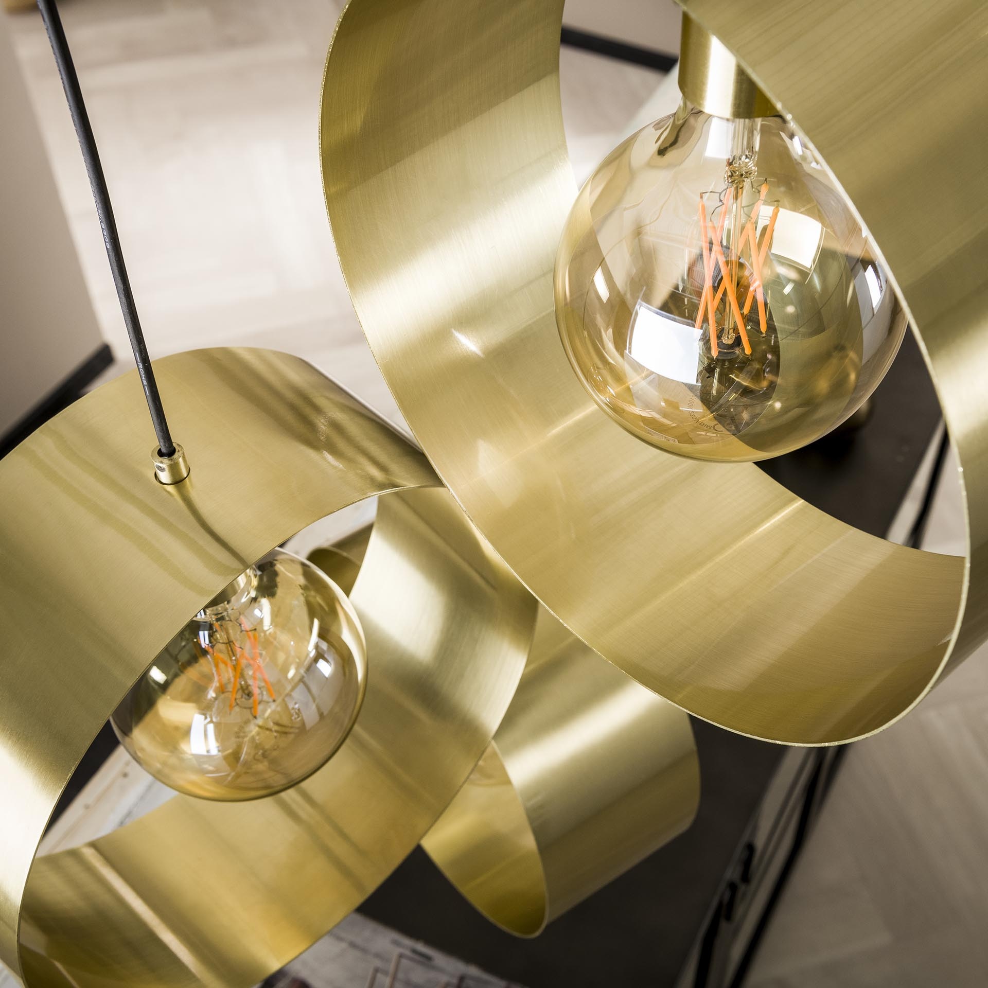 D - Hoyz - Hanglamp Vegas met 3 ronde lampen - Goud afgewerkt - 150cm lang - Getrapt - Industriële Hanglamp voor woonkamer of eetkamer