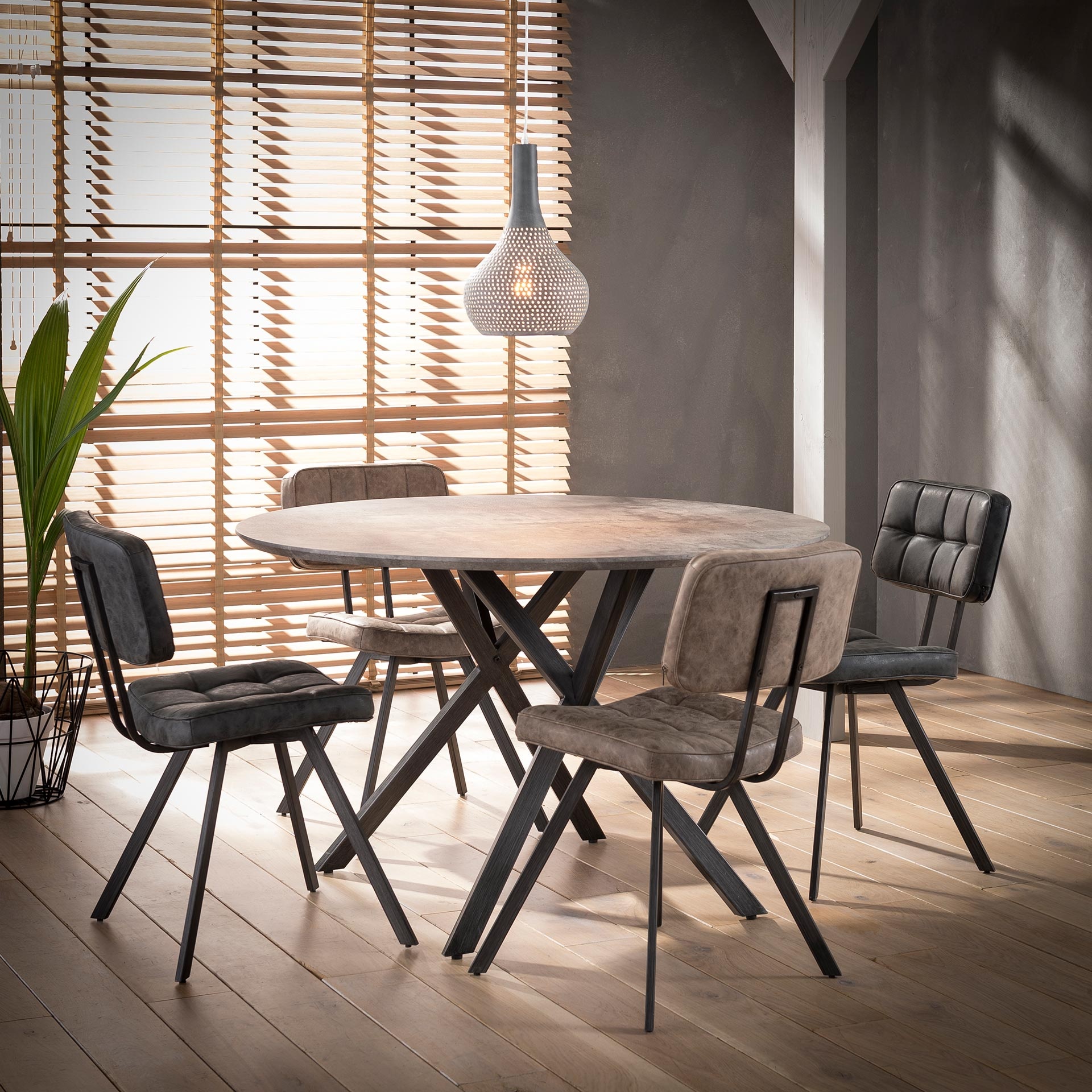Hoyz - Industriele Eetkamertafel - Zwart Frame - Grijze Betonlook - 120x120x76