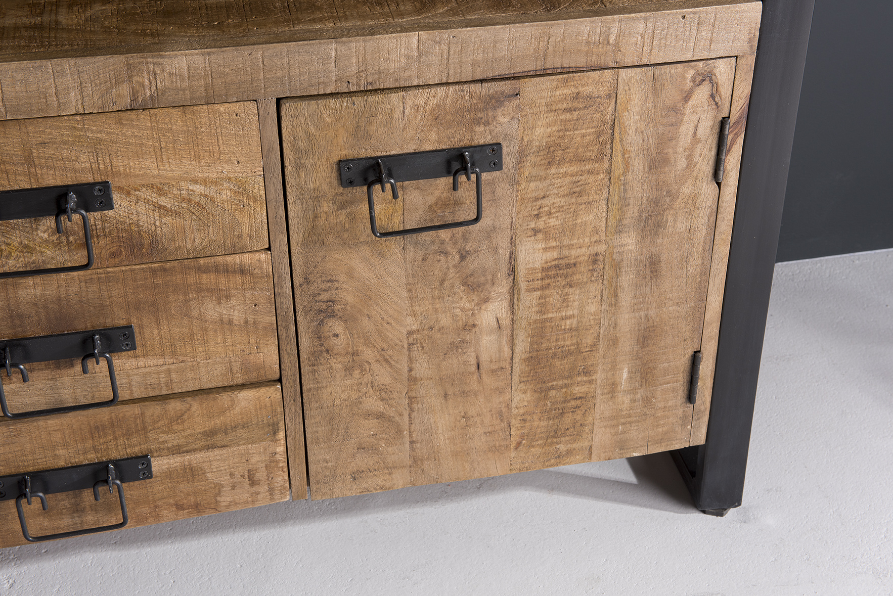 D - Livingfurn - Dressoir Strong 180 cm - Mangohout
