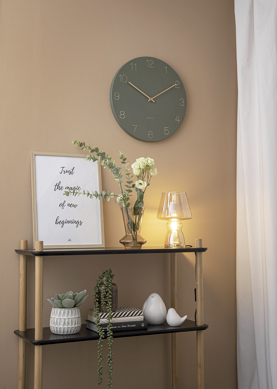 Karlsson - Wandklok Charm Engraved Numbers - Jungle groen- Ø40cm