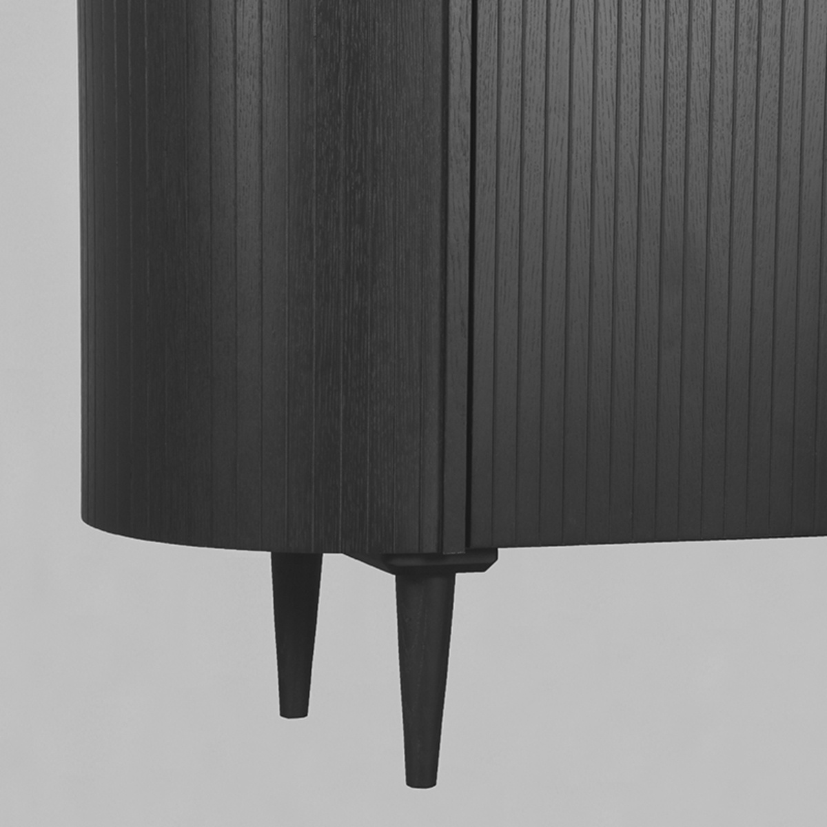 LABEL51 - Bergkasten Oliva - Zwart - 47x125x158cm