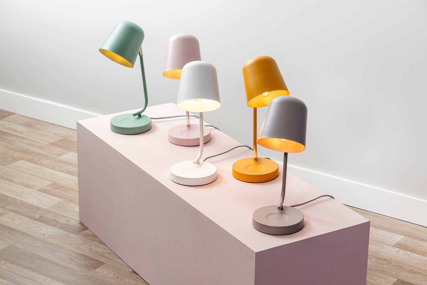 Leitmotiv - Tafellamp Encantar - Okergeel