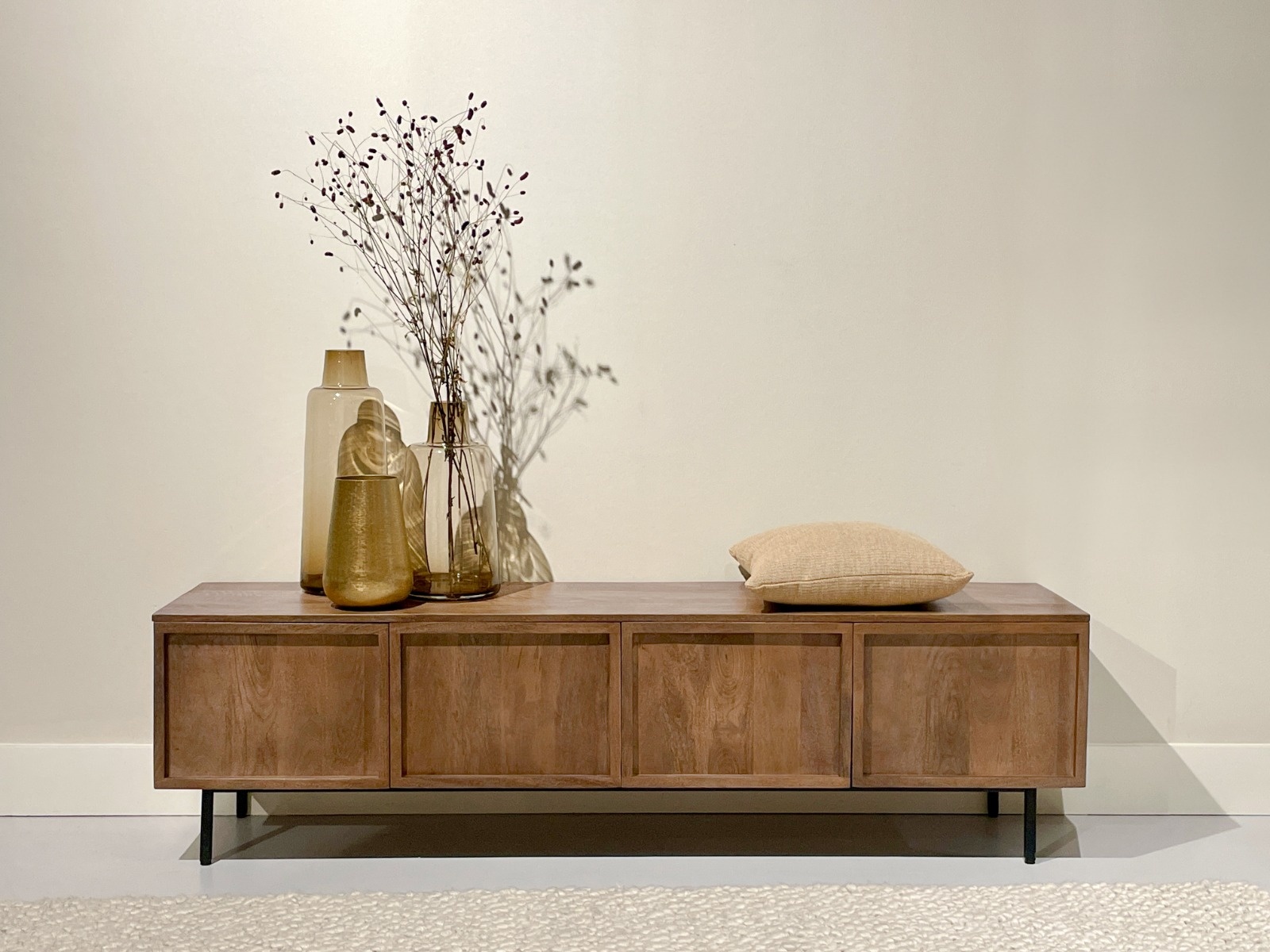 Livingfurn - TV meubel Elan - 180x50x40 cm - Mangohout