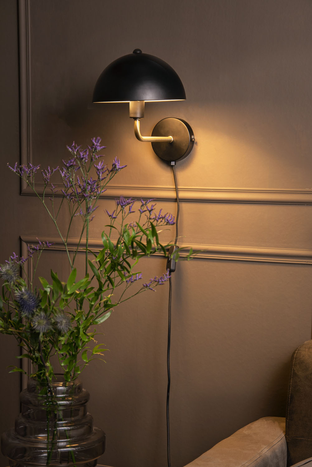 Leitmotiv - Wandlamp Bonnet - Zwart