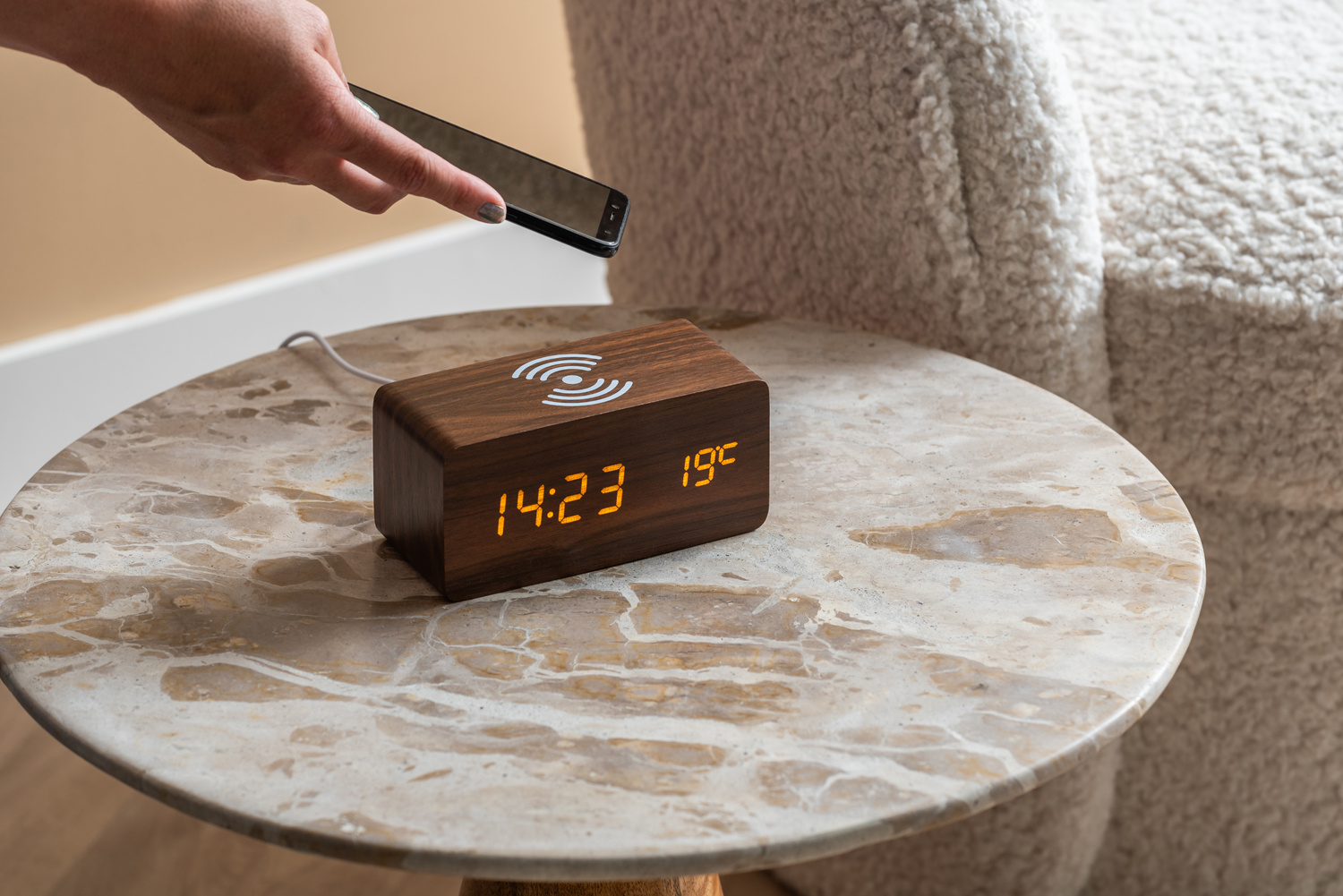 Karlsson - Wekker Block w. Phone Charger LED - Donker hout