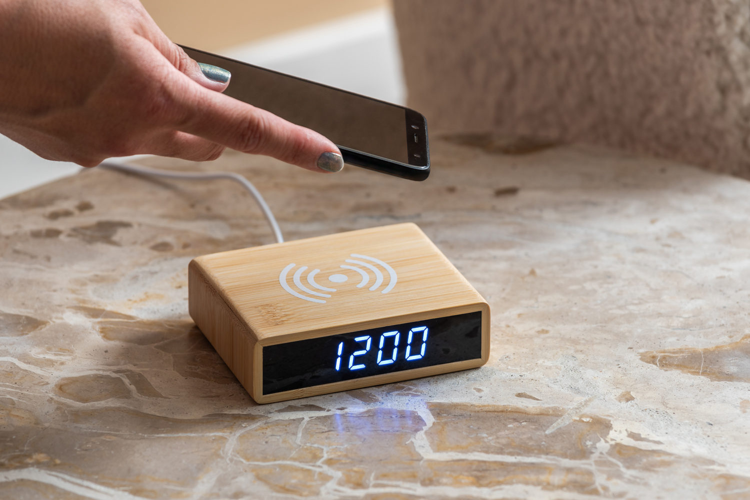 Karlsson - Wekker Fat w. Phone Charger LED - Bamboe