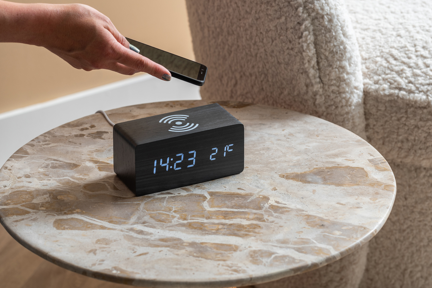 Karlsson - Wekker Block w. Phone Charger LED - Zwart