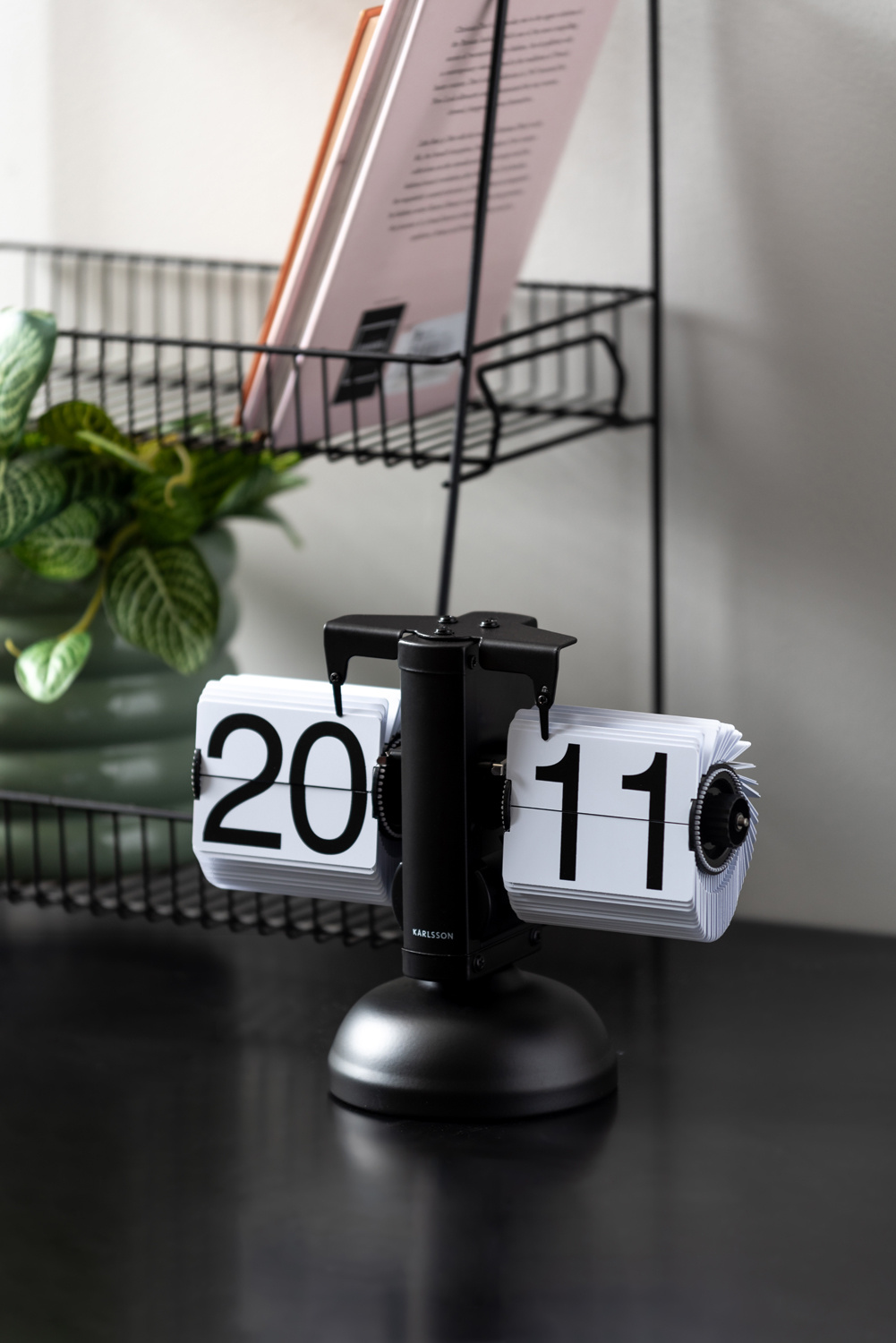 Karlsson - Tafelklok Small Flip - Wit