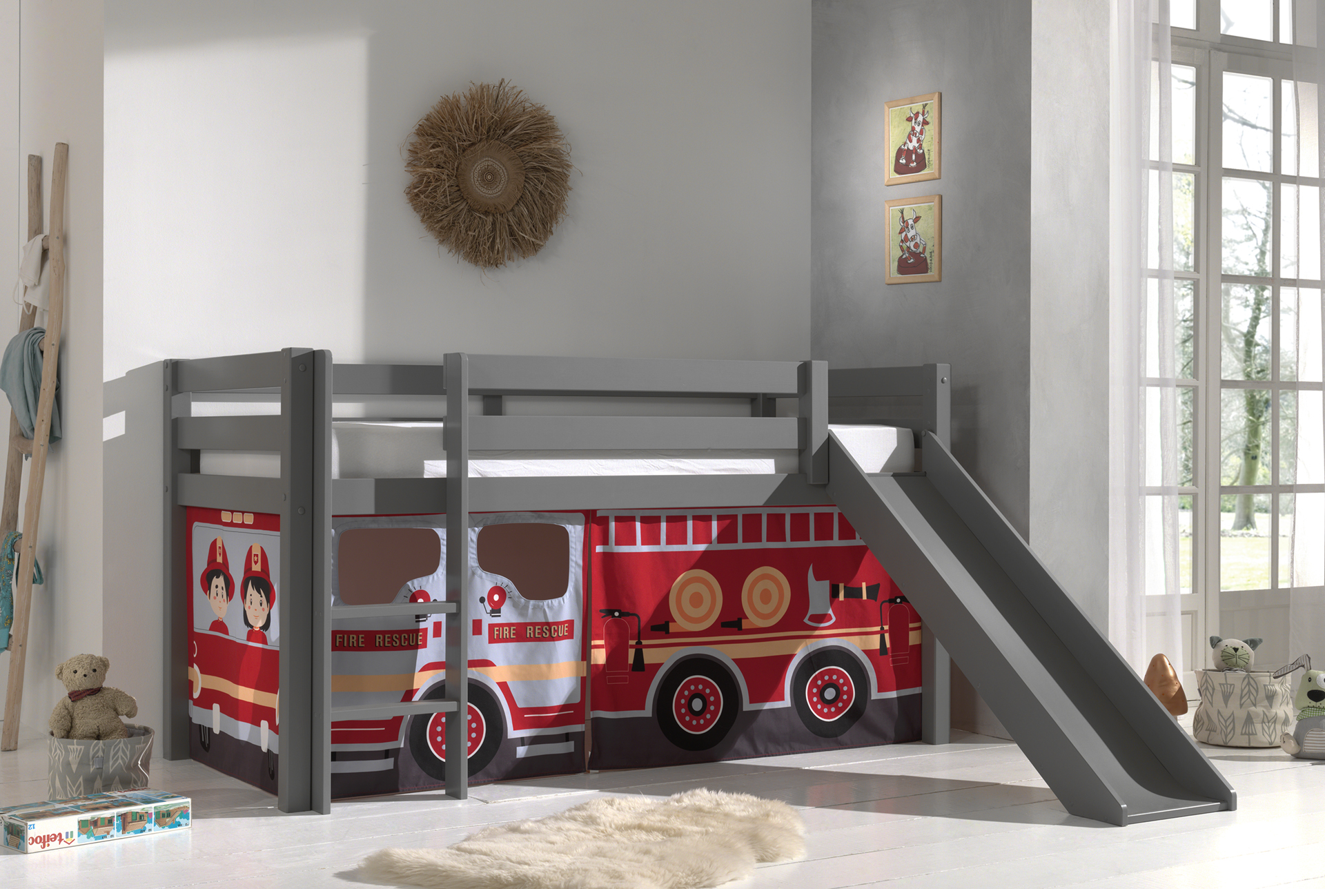 LUCEVI - Pino Halfhoogslaper H115CM + Ladder + Glijbaan + Fire Truck Gordijntjes - Grijs - 90x200 cm