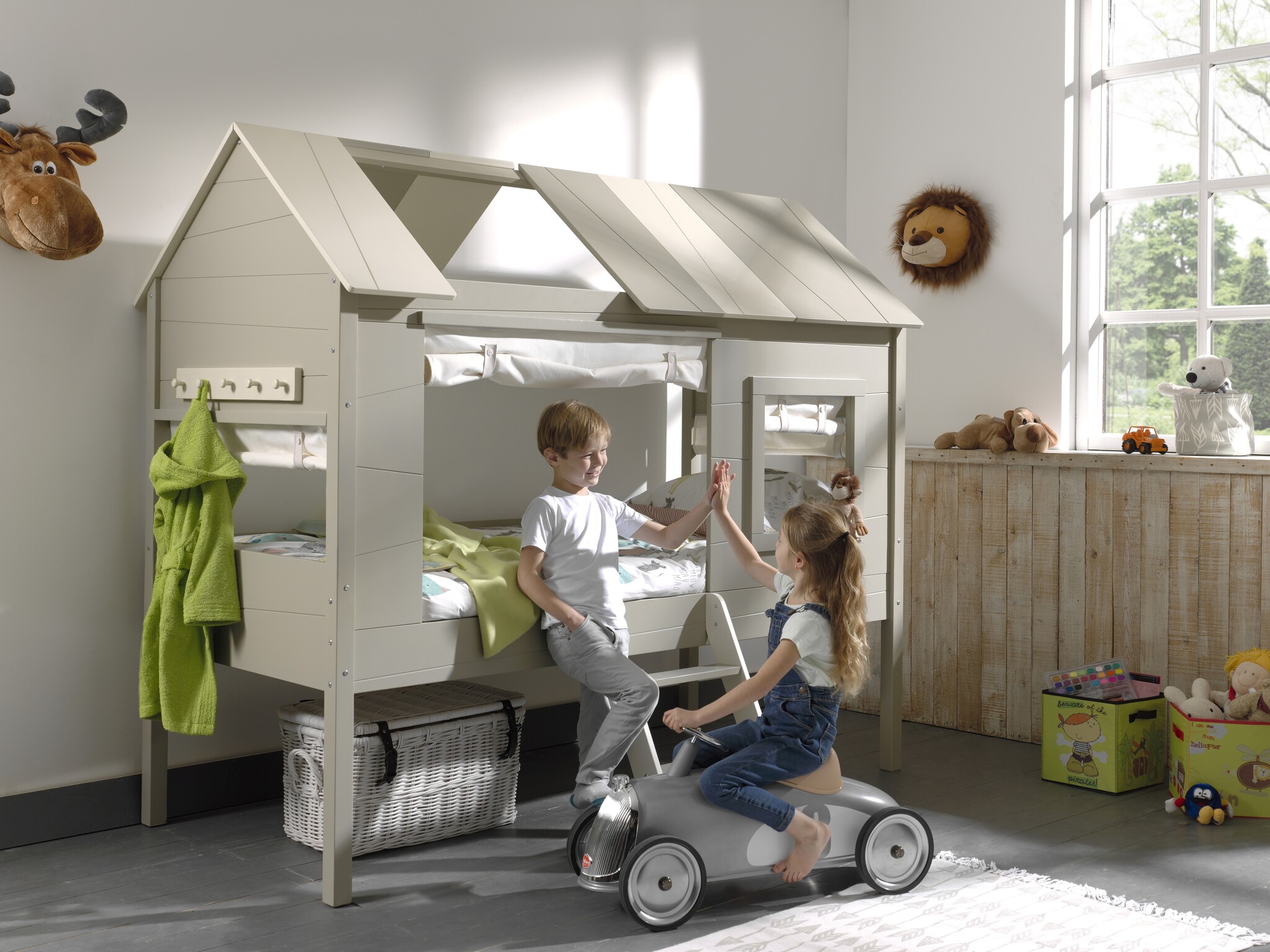 LUCEVI - Charlotte Huisbed + Set Gordijntjes - Beige - 90x200 cm