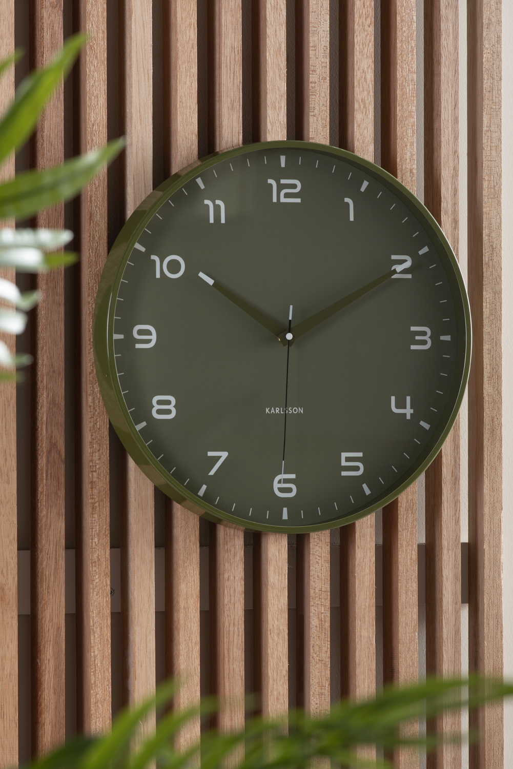 Karlsson - Wandklok Orgullo - Army green- Ø40cm