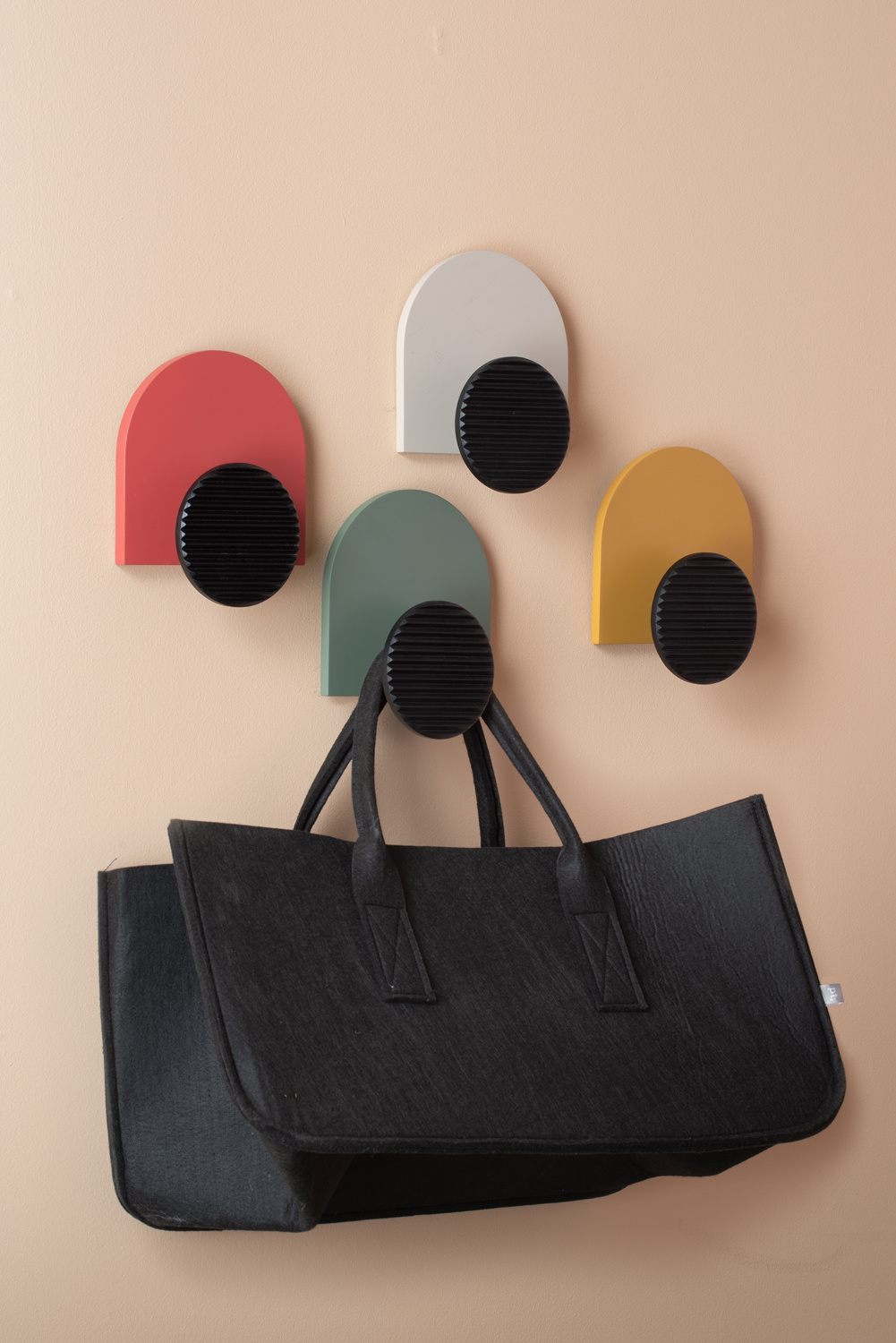 Present Time - Coat Hanger Single Knob - Rode oker