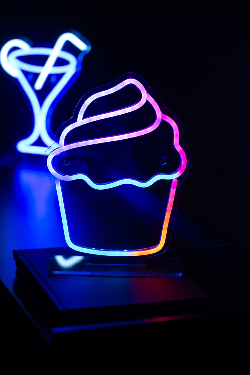 Leitmotiv - Neon Light Colour Changing Cupcake - Multicolor