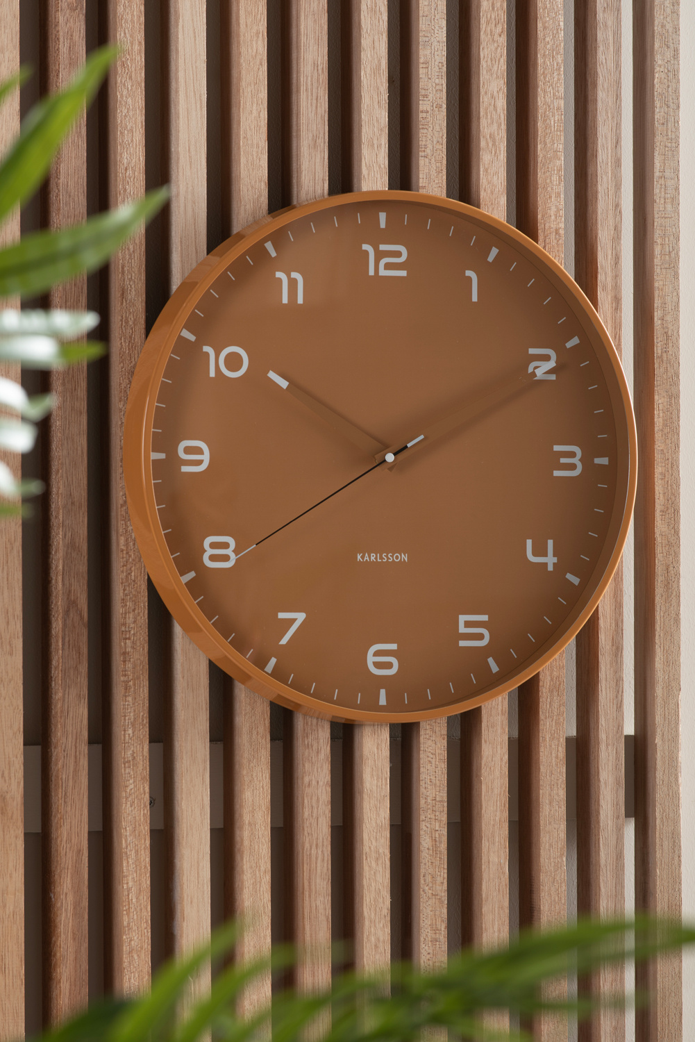 Karlsson - Wandklok Orgullo - Okergeel- Ø40cm