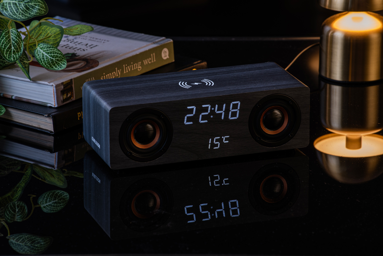 Karlsson - Wekker Classic BT Speaker Radio w. Phone Charger - Zwart