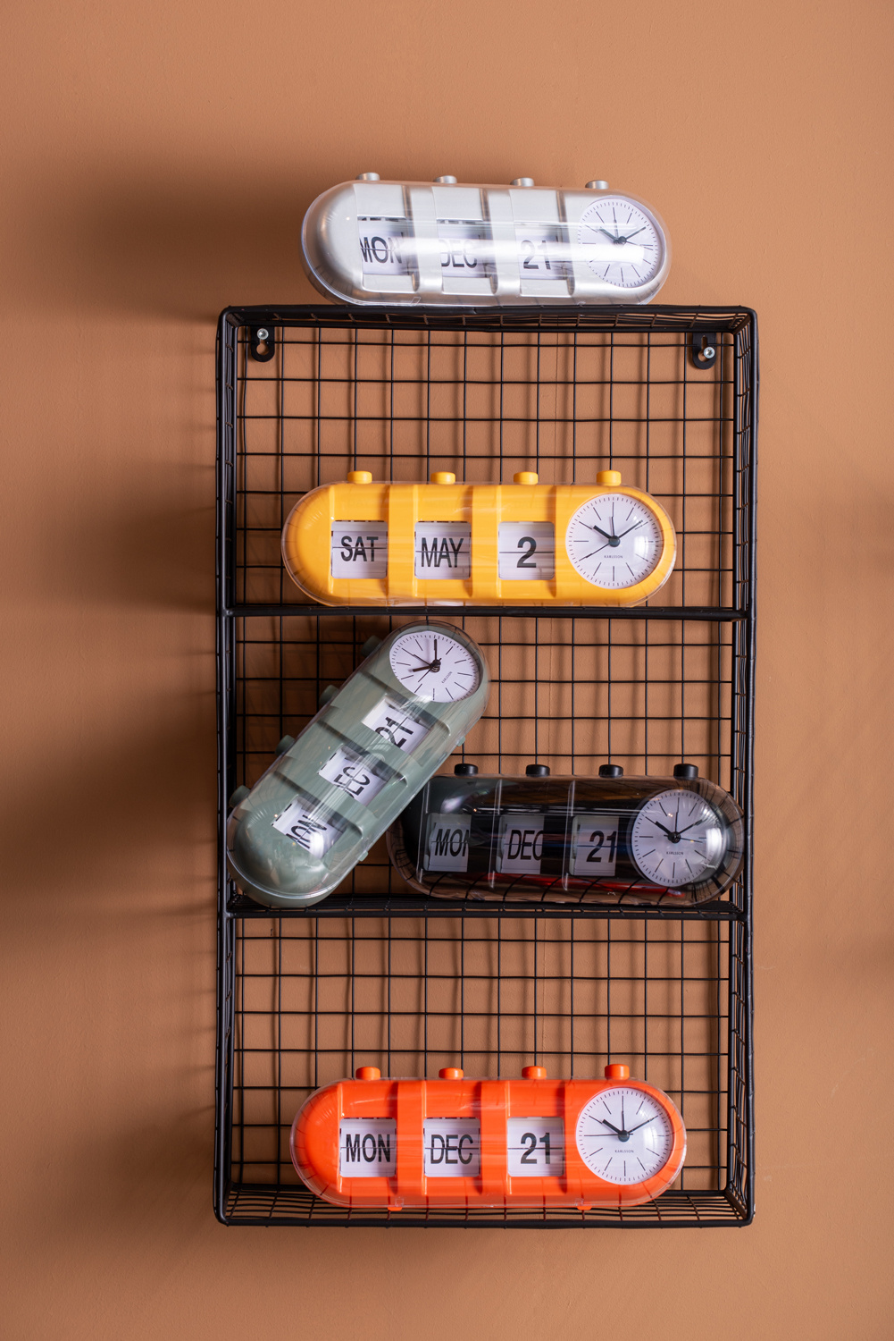 Karlsson - Wekker Retro Tube Calendar Flip - Heldergeel