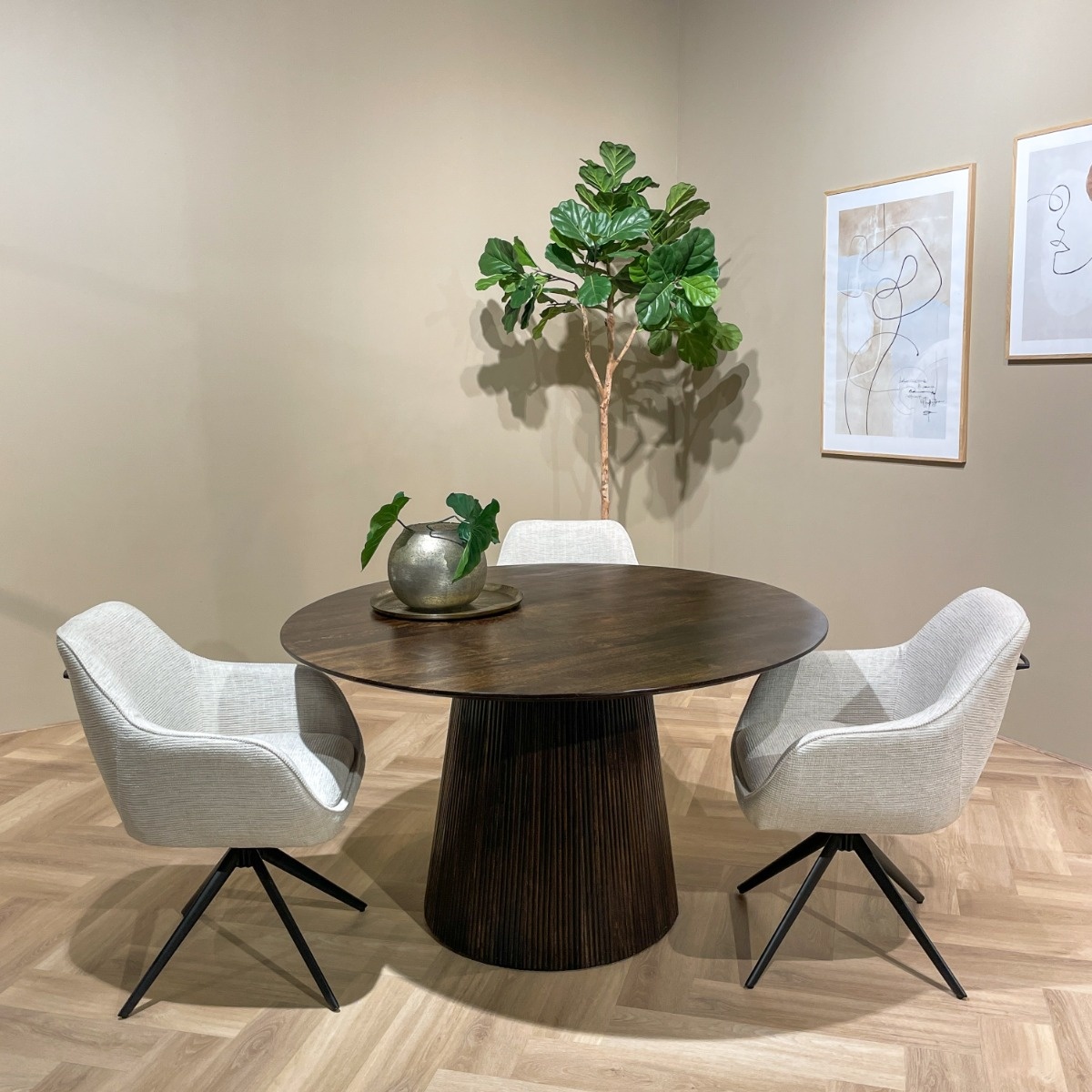 Livingfurn - Eetkamertafel Salvator Walnut 130cm - Mangohout