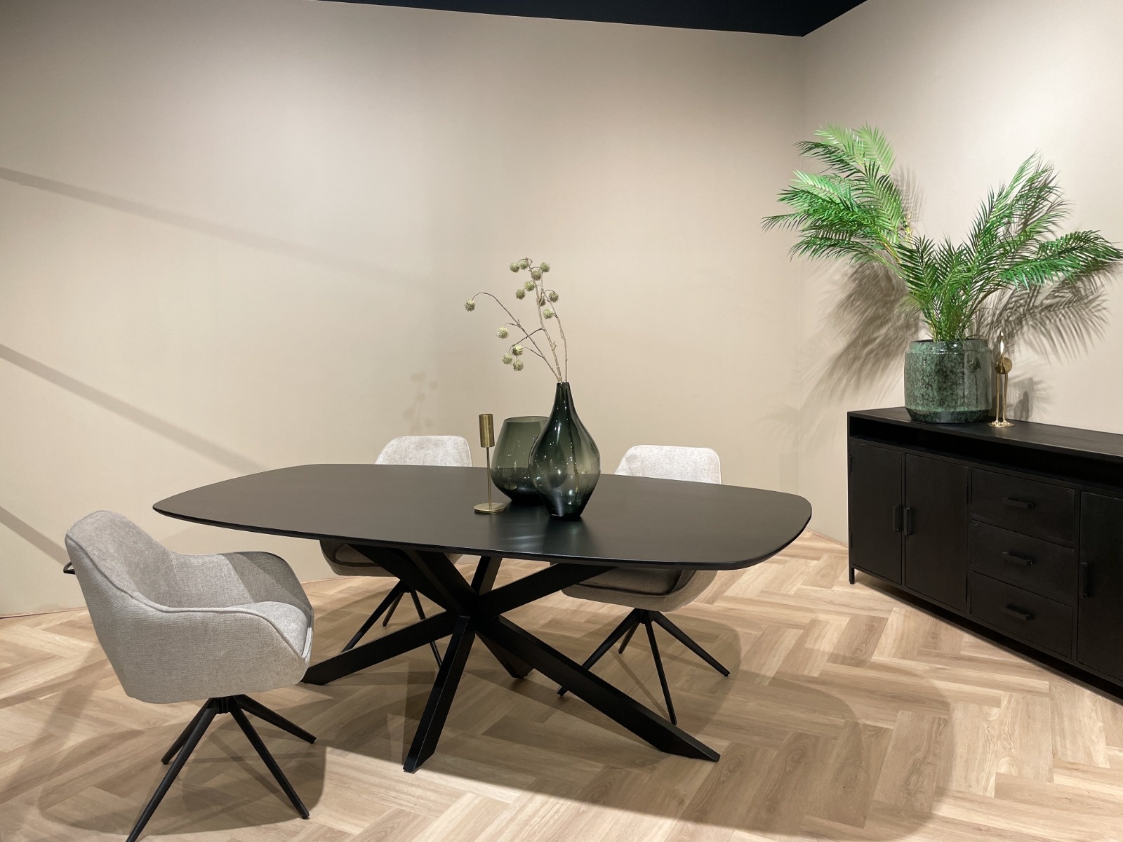 Livingfurn - Eetkamertafel Jesper Danish Oval Black 210cm - Mangohout / Gecoat Staal