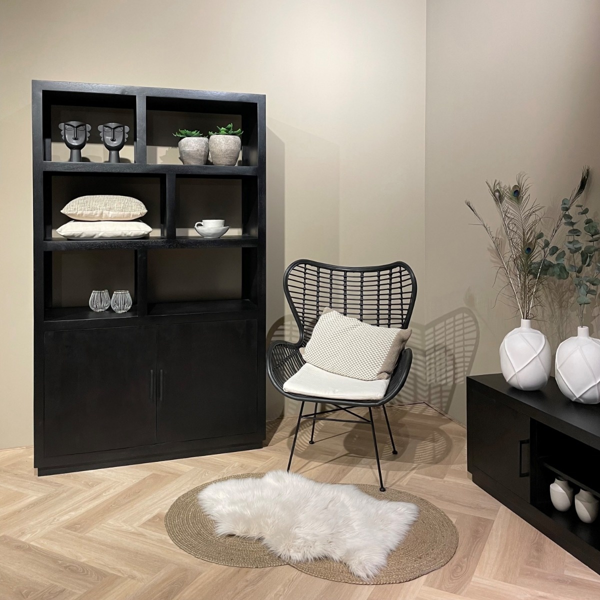 Livingfurn - Vitrinekast Jaxx Black 120cm - Mangohout