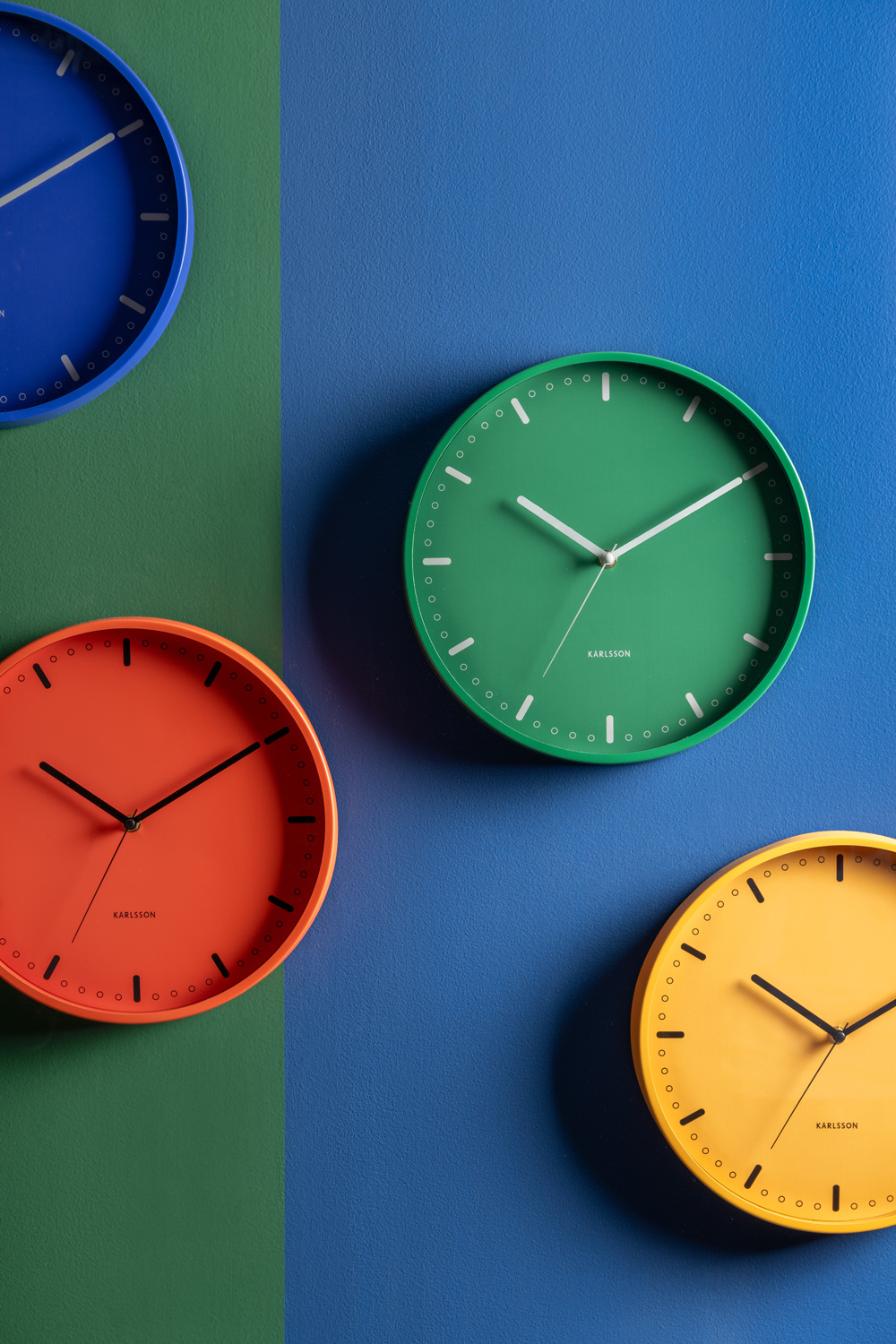 Karlsson - Wandklok Cool Retro - Brilliant orange- Ø30cm