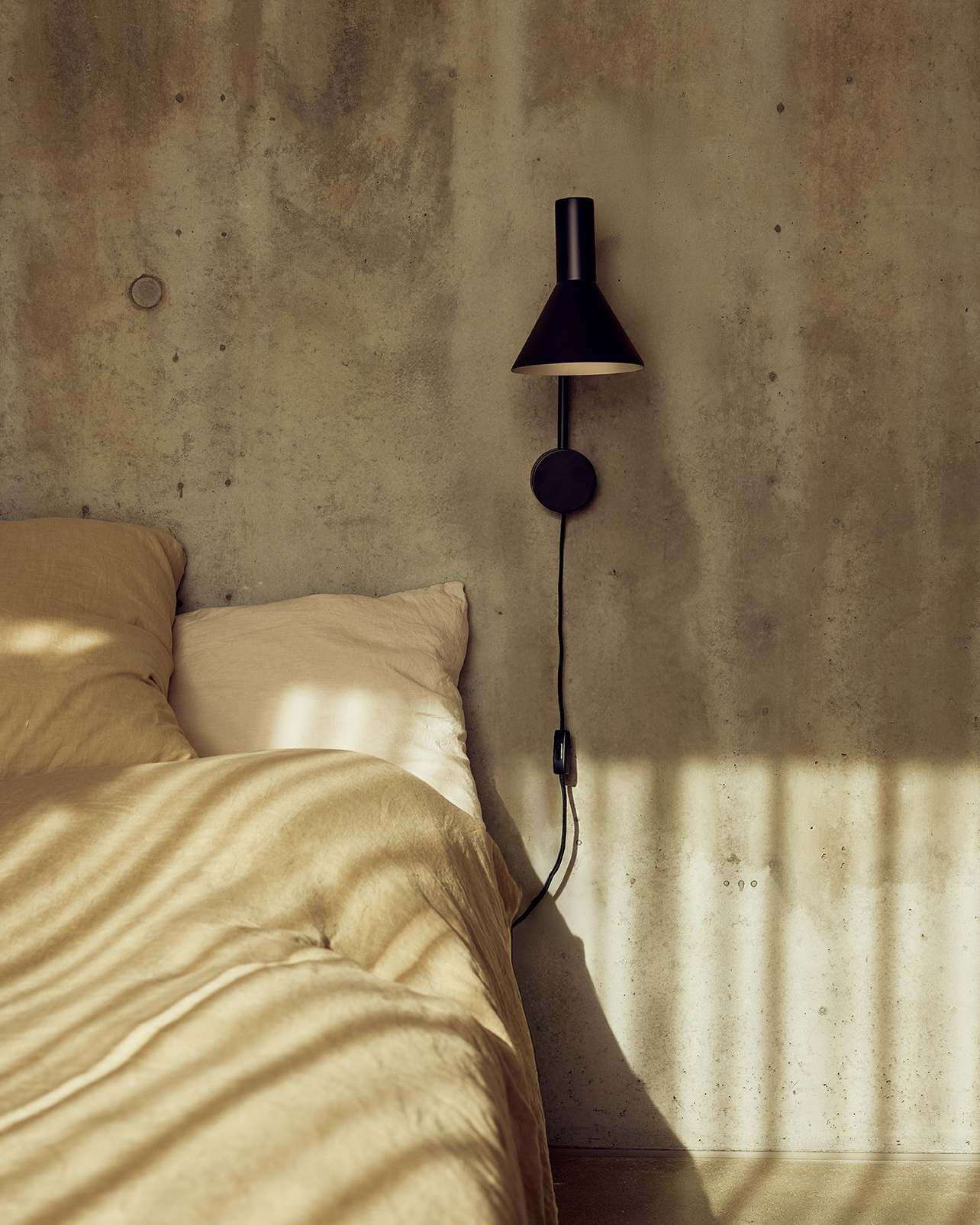 Frandsen - Wandlamp LYSS - Zwart - 24x18x42cm