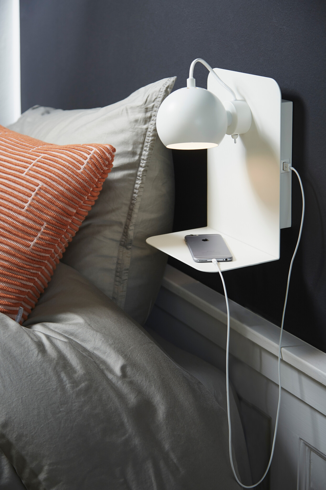 Frandsen - Wandlamp Ball - Wit - 18x22x30cm