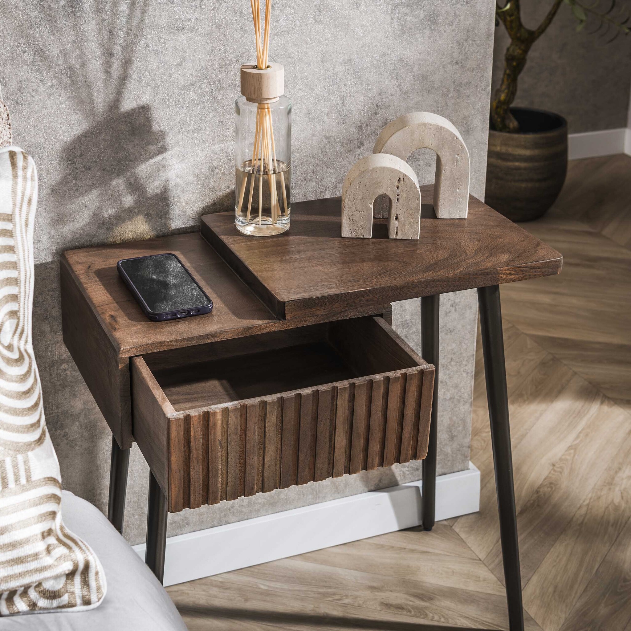 Hoyz Collection - Nachtkastje Carve 1 Lade Rechts - Massief Acacia Bruin