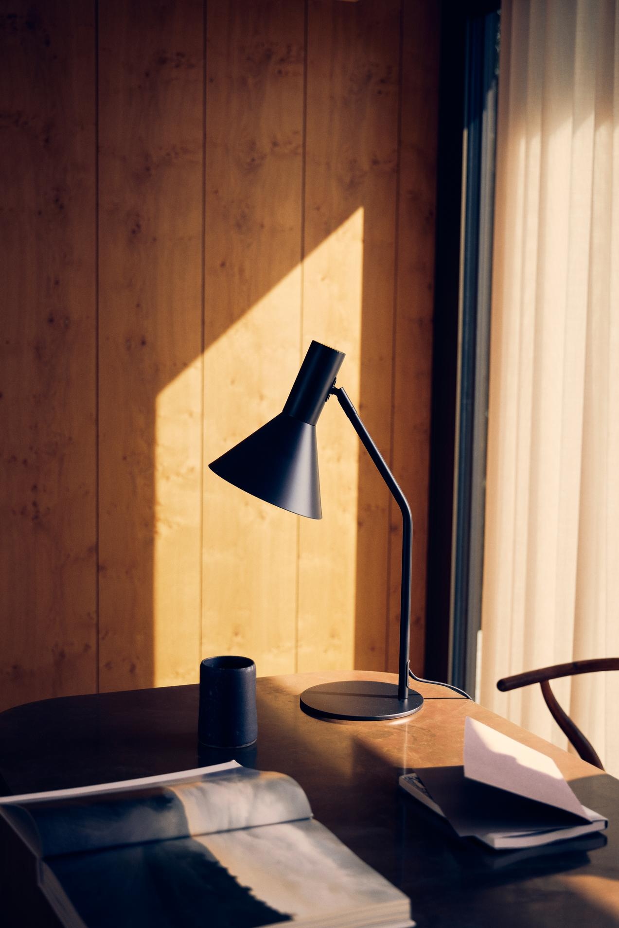 Frandsen - Tafellamp LYSS - Zwart - 25x18x50cm