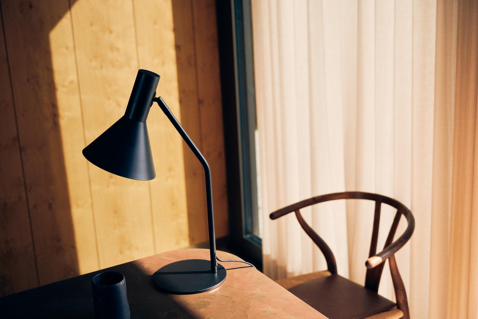 Frandsen - Tafellamp LYSS - Zwart - 25x18x50cm