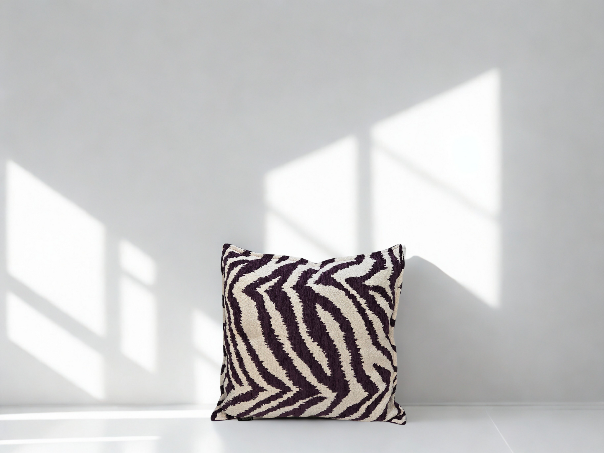 Unique Living - Sierkussen Rowan 45x45cm - Dark Purple