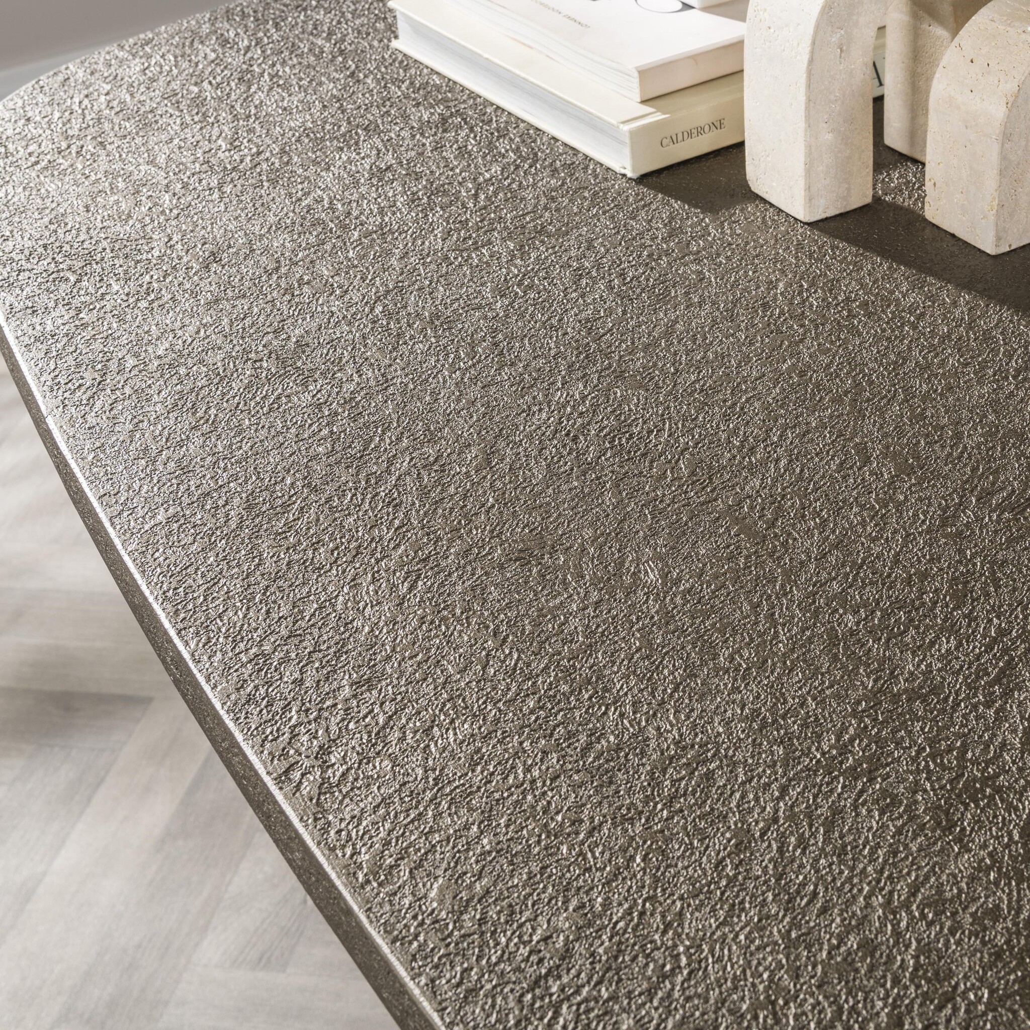 Hoyz Collection - Eettafel Bronvik Deens Ovaal 215 Cm - Brons Liquid Metal