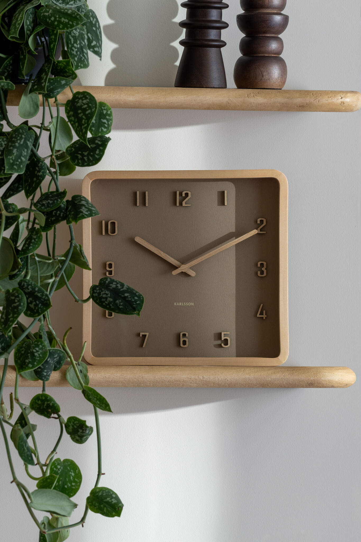 Karlsson - Wall Clock Nervadura Square - Bruin - Øcm