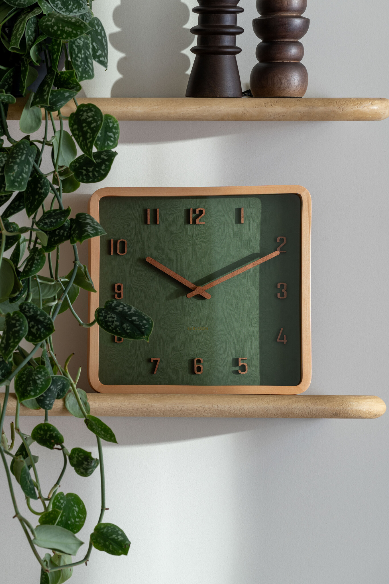 Karlsson - Wall Clock Nervadura Square - Groen - Øcm