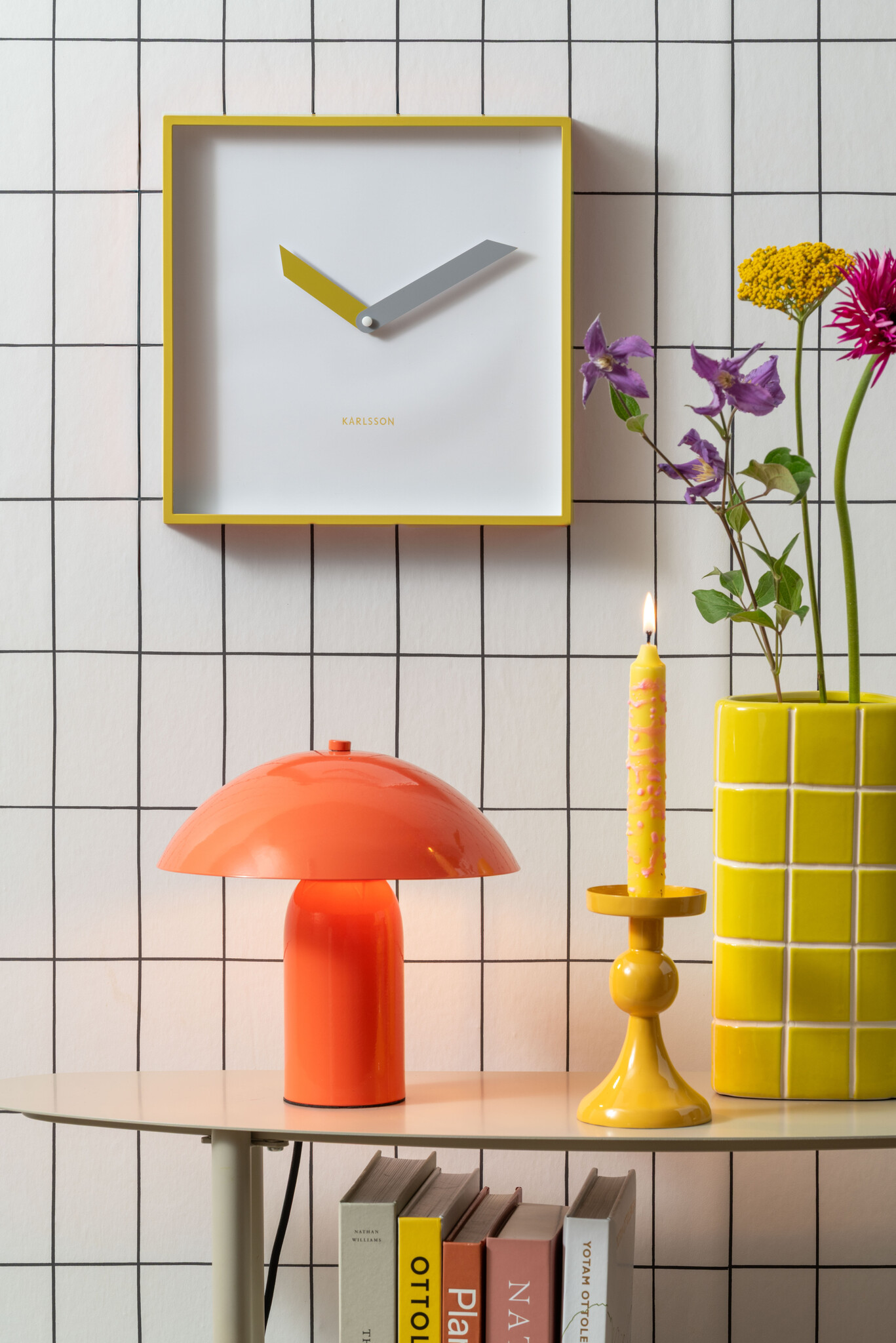 Karlsson - Wall Clock Cool Retro Cuadrado - Geel - Øcm