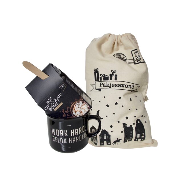 Sinterklaaspakket 'work hard relax harder' mok en chocolade marshmallow bom - canvas